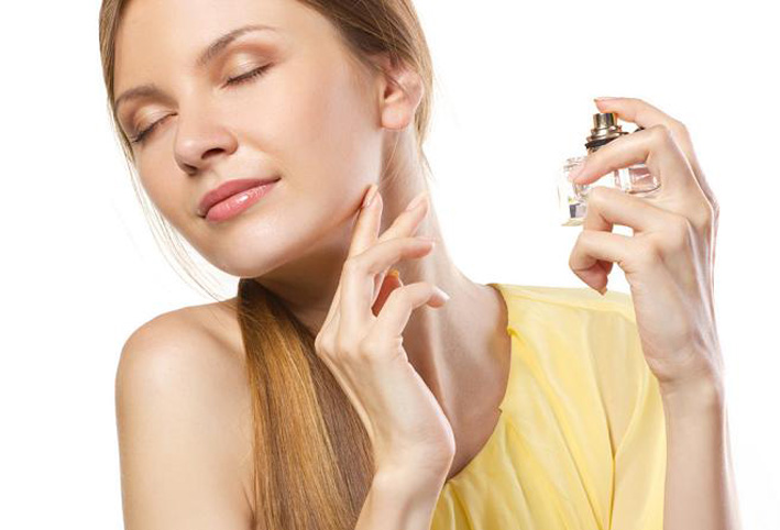 كيفيّة مزج العطور مع بعضها