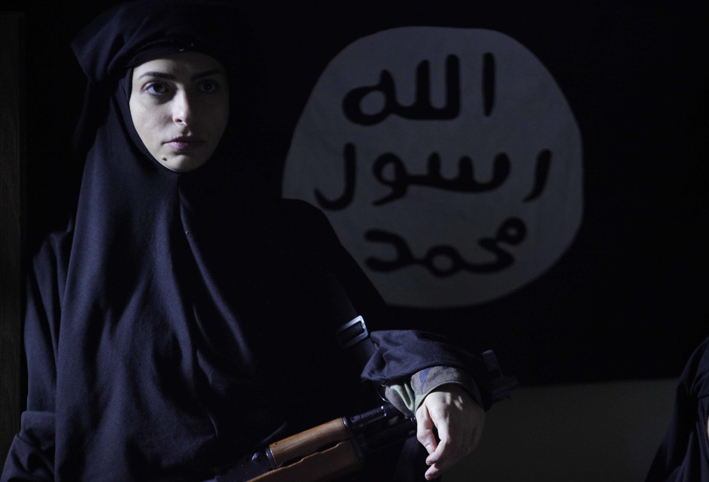 داعش يحتفل بقتل الابرياء في غرابيب سود