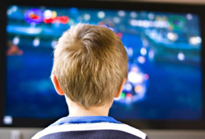إفراط الأطفال في مشاهدة التلفزيون يؤثر سلبا عليهم في مرحلة المراهقة