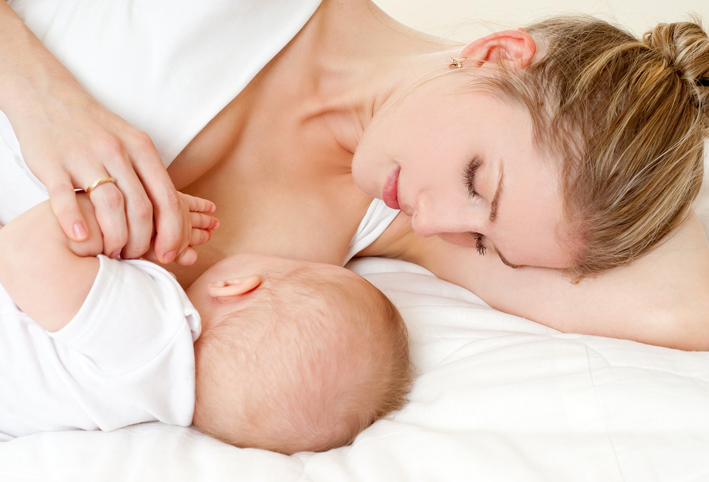 الرضاعة الطبيعية تُسَكِّن آلام الرضع أثناء التطعيم