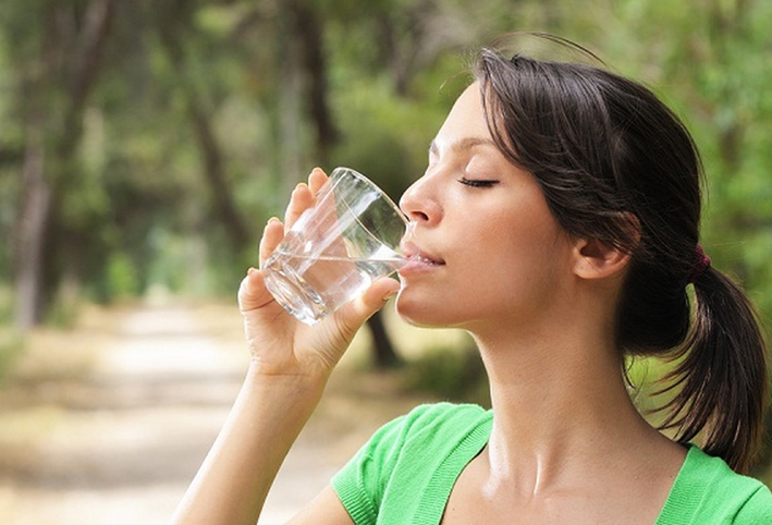 الإفراط في شرب الماء قد يؤدي إلى وفاتك