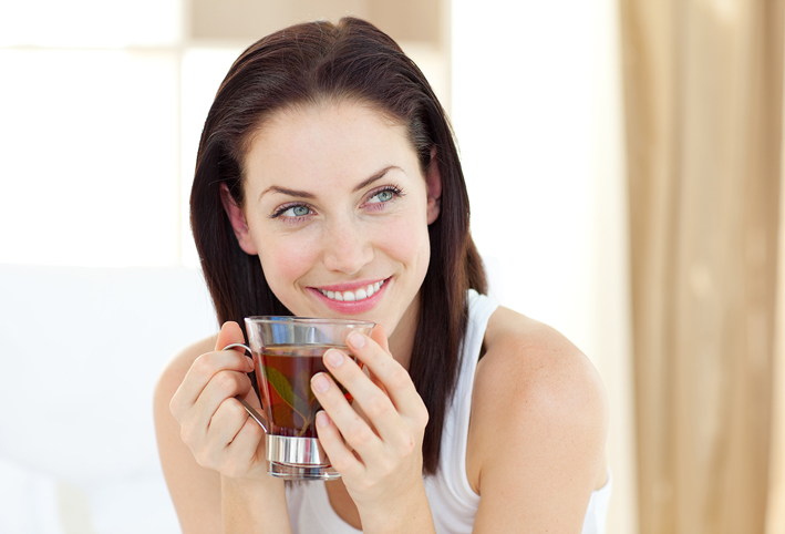 فوائد صحية وجمالية غير متوقعة لشرب الشاي .. تعرفي عليها