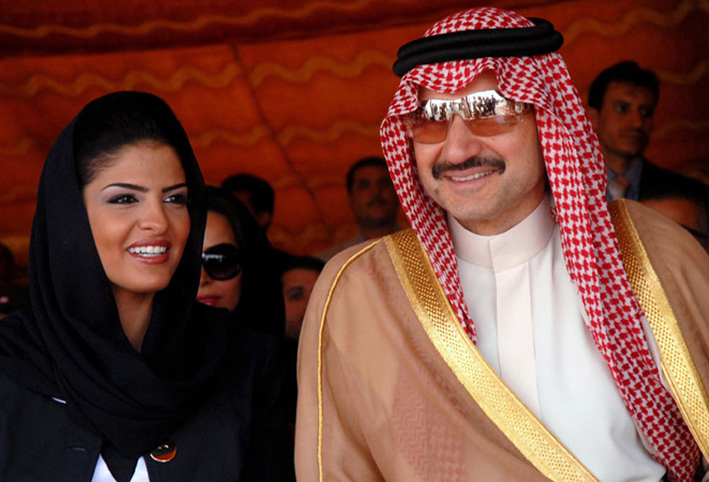 تعرفي على أول سعوديّة تقود السيارة فور تطبيق القرار