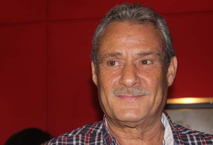 بالفيديو .. فاروق الفيشاوي يخرج عن شعوره