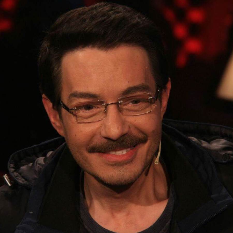 أحمد زاهر يوضح قصة وشمه الذي أثار ضجة