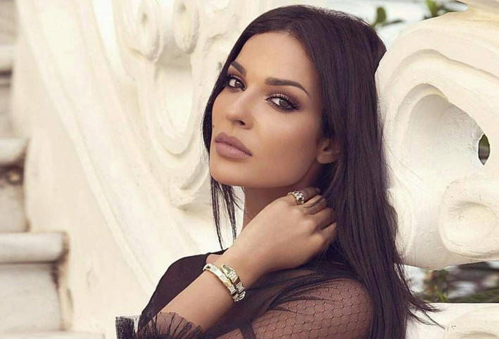 بالفيديو .. نجمة "الهيبة" نادين نجيم وزوجها على الثلج