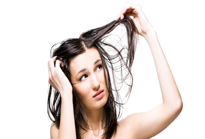 اتبعي هذه العلاجات الطبيعية لمكافحة الشعر الدهني