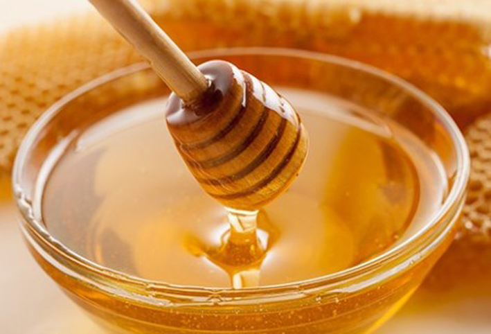 خبراء يحددون المقدار المناسب من عسل النحل يوميا