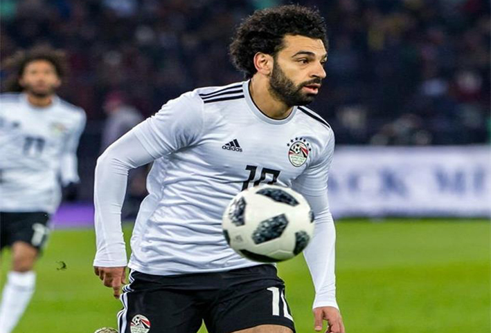 بالفيديو .. محمد سامي وأكرم حسني يهتفان لـ محمد صلاح مع الأجانب