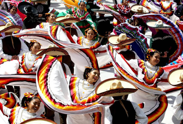  أكبر رقصة فولكلورية في العالم تدخل موسوعة "غينيس"