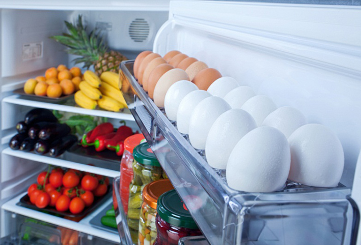 هل يحتاج البيض إلى وضعه في الثلاجة؟  