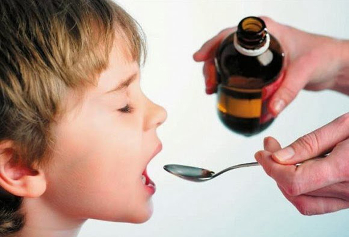  إحذرى .. إعطاء الدواء بالملاعق المعدنية خطر يهدد حياة طفلك