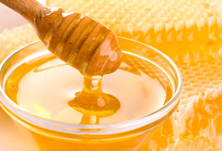 كمية العسل الصحيحة التي يمكن تناولها في اليوم؟