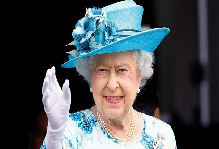 حيلة ذكية لطاقم ملكة بريطانيا لحمايتها من التسمم في المناسبات
