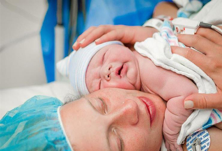 الولادة القيصرية تزيد من مخاطر الإصابة بالربو لدى الأطفال