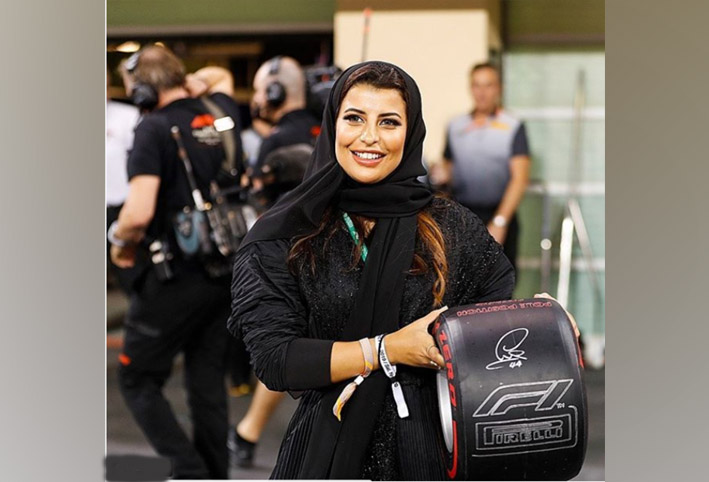أول سعودية تقود سيارة فورمولا