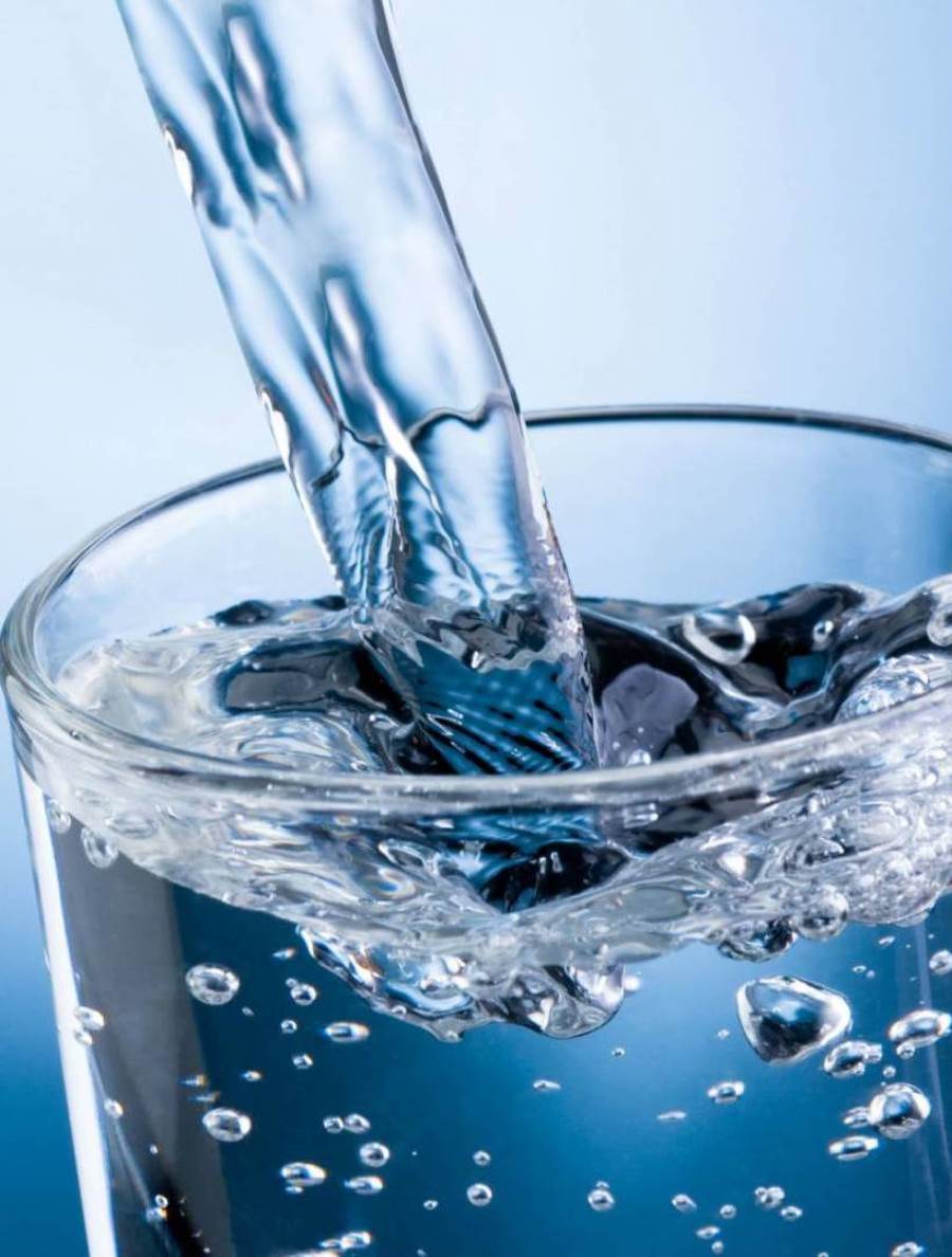 هل من الصحي أن نشرب المياه المعدنية ؟