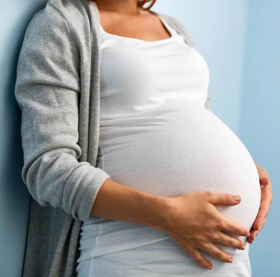 عمري 29 سنة، ولأول مرة لدي سكري الحمل. سبق لي الحمل أربع مرات، ولم أشكُ من شيء. والطبيبة وصفت لي الأنسولين. هل سيستمر معي السكري بعد الولادة، وهل علي أن أمتنع عن أكل الفواكه؟