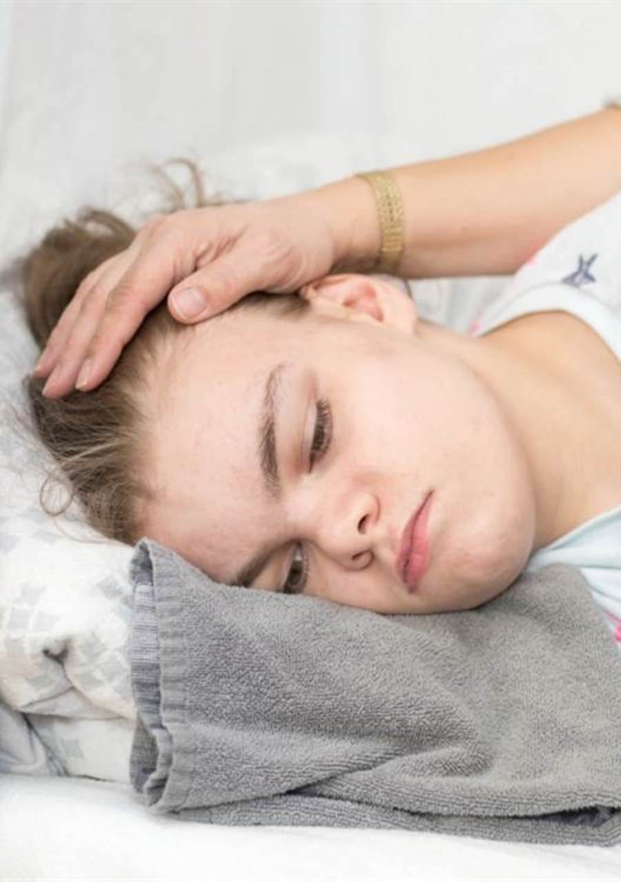 زوجتي عمرها 20 سنة، ولديها صرع، وتتناول علاج إيبيلم وتيغريتول. لم أكن أعلم بهذا قبل الزواج، لكن سؤالي هل بإمكانها الحمل والإنجاب ؟