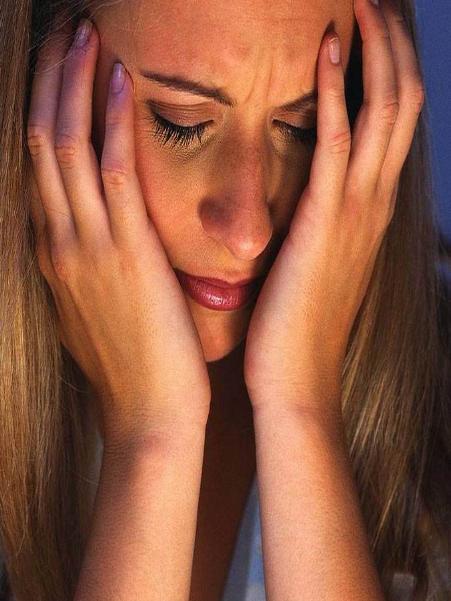 هل عدم تناول الكافيين سبب في الصداع، وهل من أضرار للكافيين على نسبة سكر الدم ؟