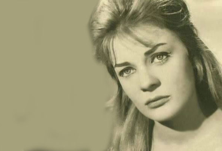 شاهد .. ظهور نادرة لابن الفنانة نادية لطفى