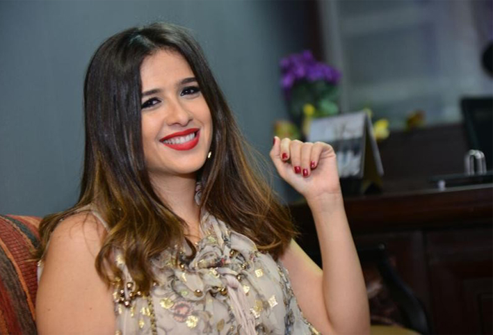 بالفيديو .. شقاوة ياسمين عبدالعزيز .. ورد العوضى عليها