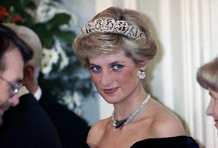 العالم يتذكر الأميرة ديانا بعد خبر إصابة تشارلز بكورونا
