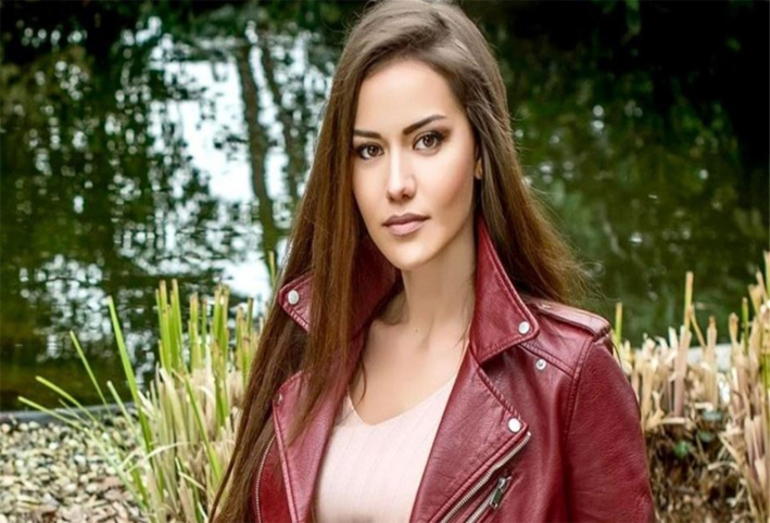 شاهد .. فهرية أفجان برفقة زوجها فى الحجر المنزلى