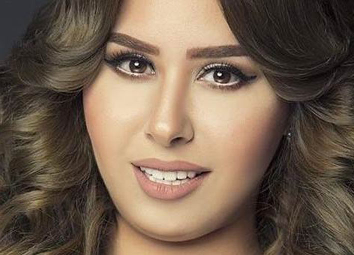 الفنانة إيناس عز الدين