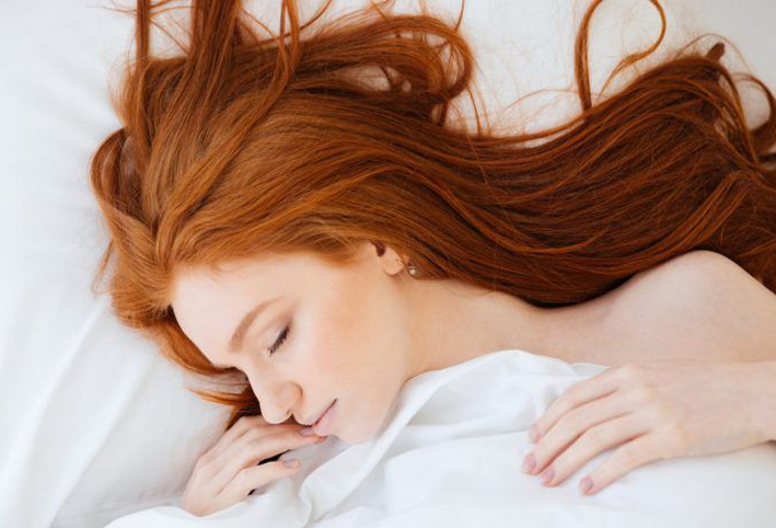 لا تنامي بشعر مبلل أبدا .. إليكِ التفاصيل