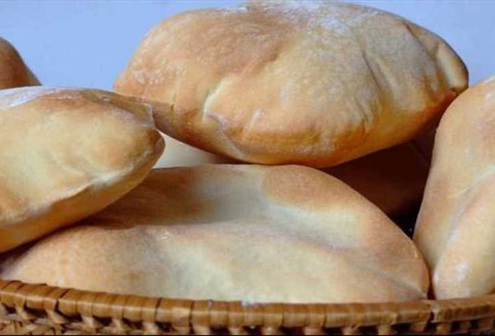 هل يجب تسخين الخبز بعد شرائه لمنع الإصابة بعدوى كورونا؟