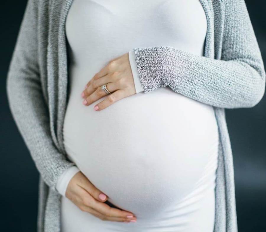 7 أعراض للحامل تمنعها من الصيام