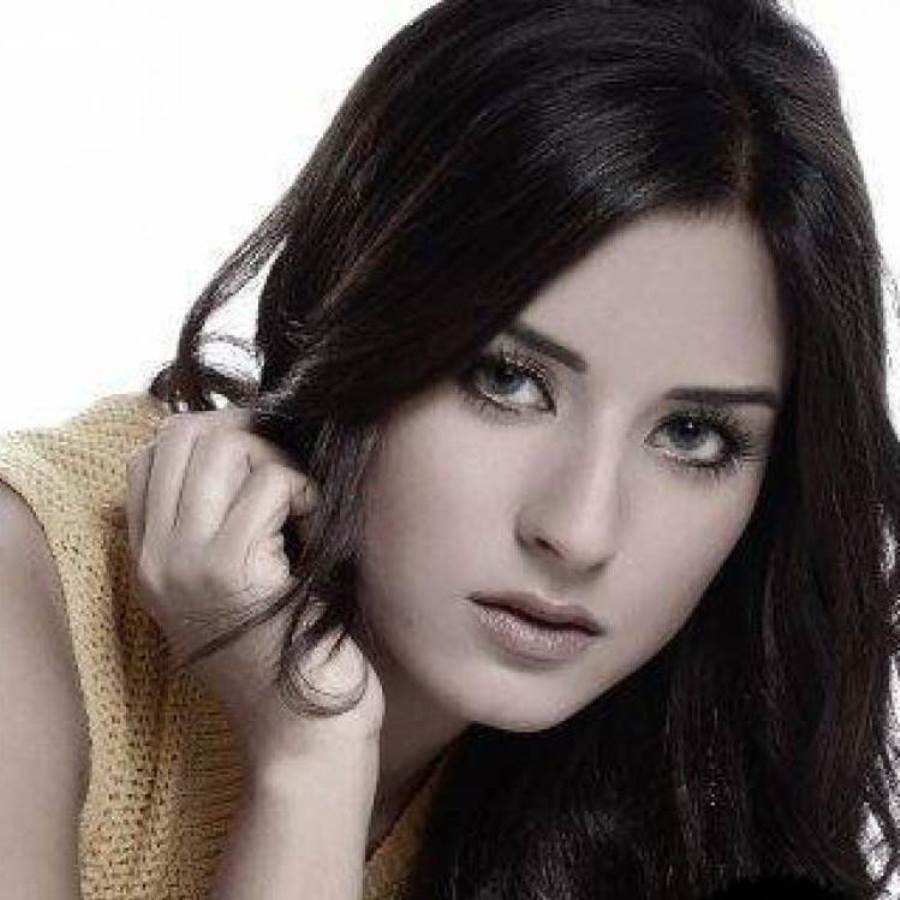 شاهد ريهام أيمن بنفس اطلالة ابنتها فى عيد ميلادها