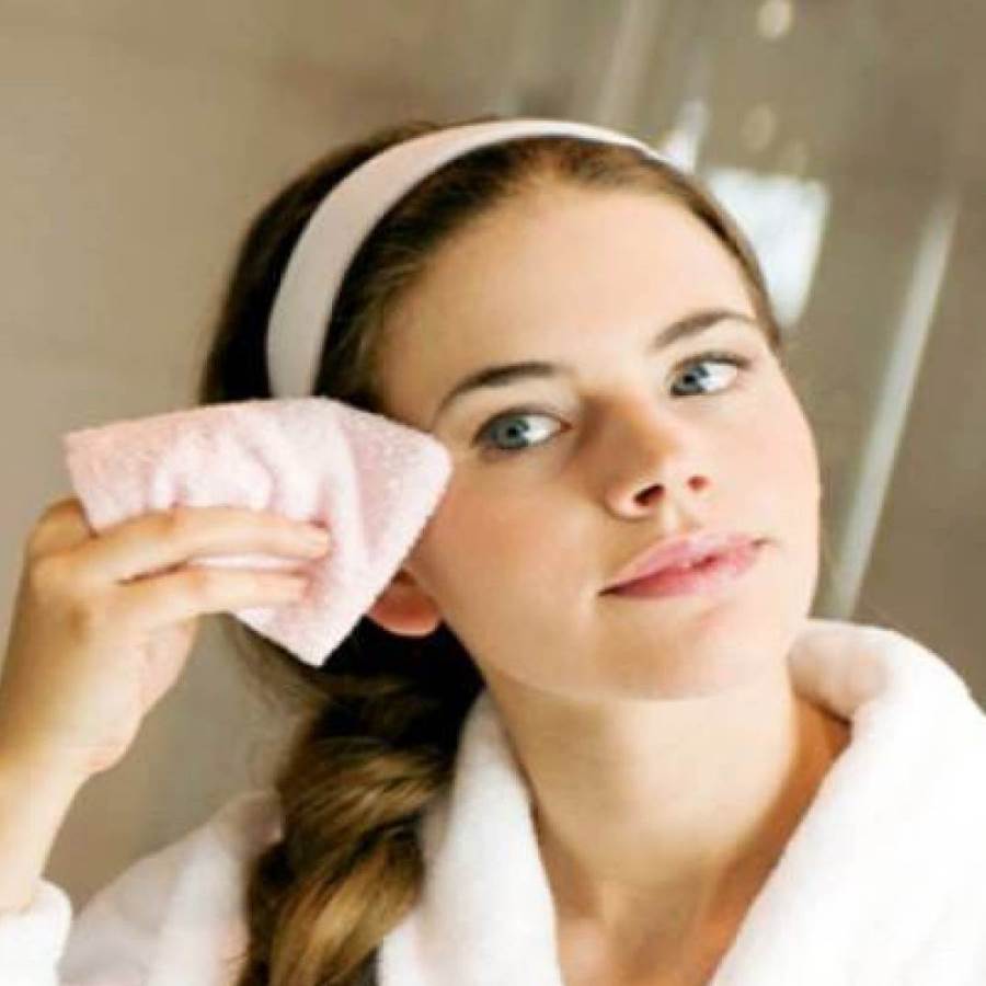 أضرار المناديل المبللة على البشرة .. تعرفي عليها