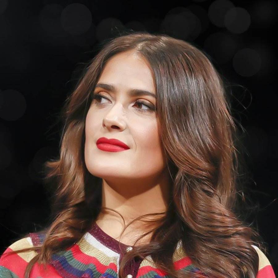 شاهد .. سلمى حايك تظهر شعرها الأبيض