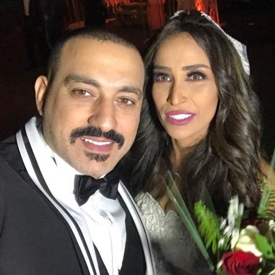 شاهد .. زوجة الفنان محمد دياب تخطف الأنظار بملابس كاجوال