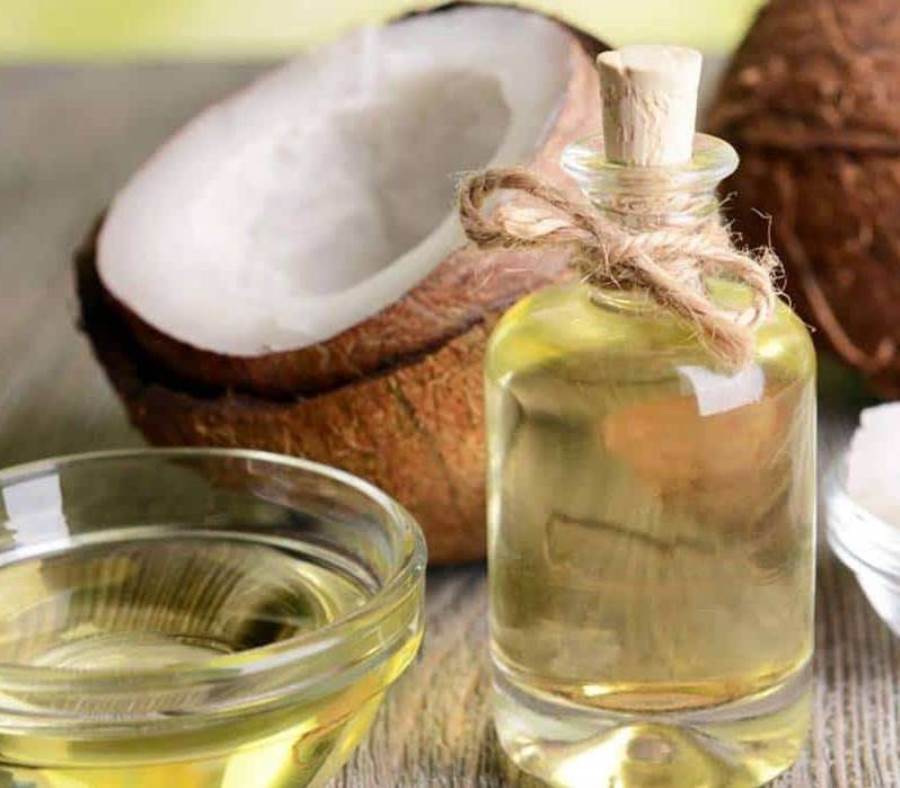 كيف يكون زيت جوز الهند أفضل صديق لبشرتك خلال الصيف؟