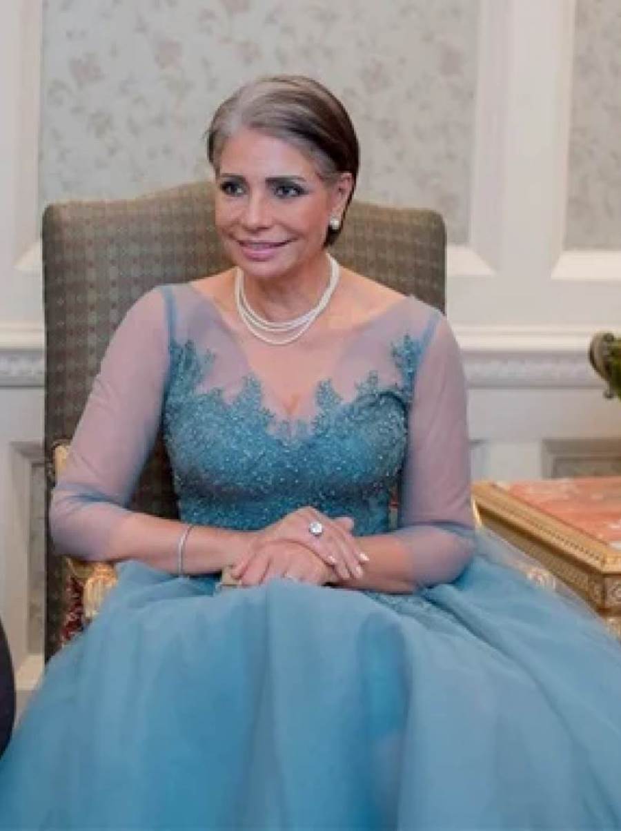 النجمة "سوسن بدر" ترد على حفل خطوبتها الثامنة؟