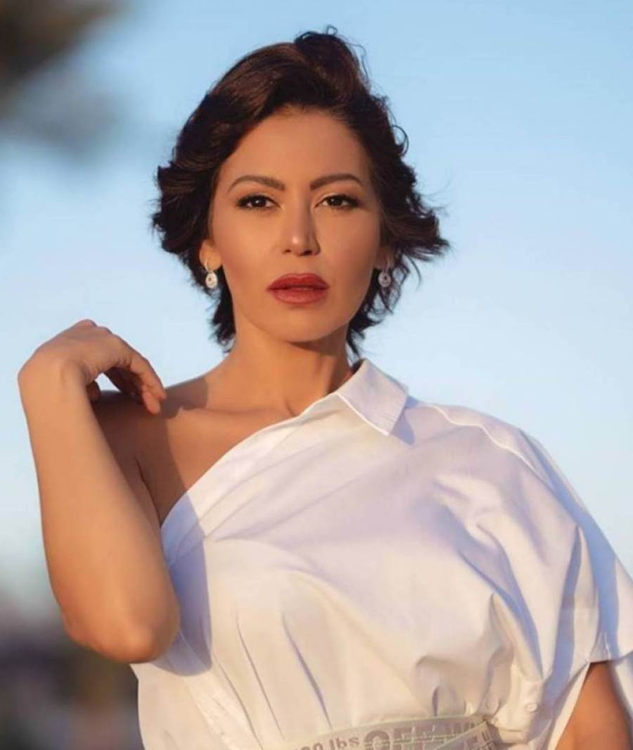 لقاء الخميسي تستعرض جمالها وأناقتها..!