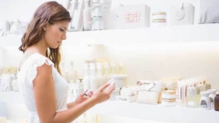 مكونات داخل منتجات العناية بالبشرة