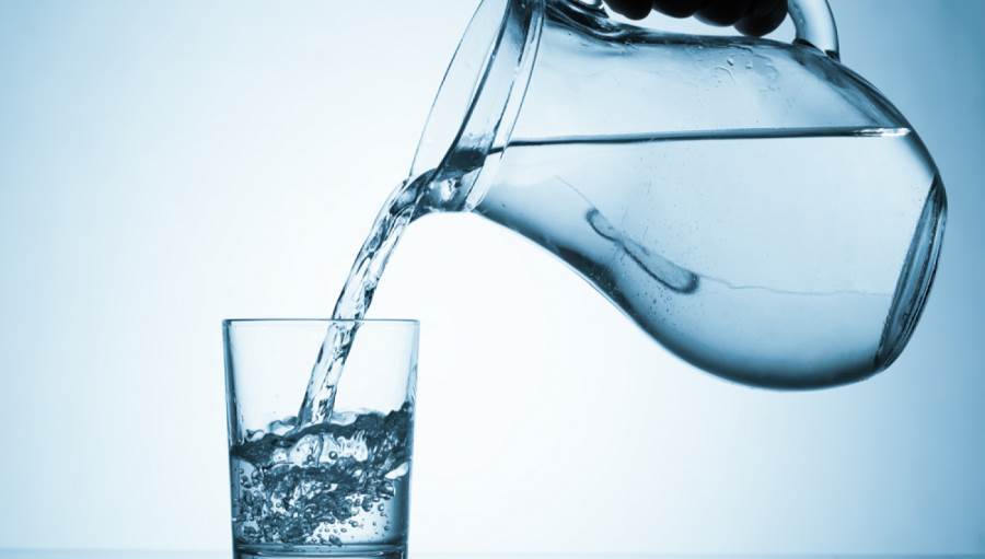 فوائد شرب الماء بكميات كافية .. تعرفي عليها
