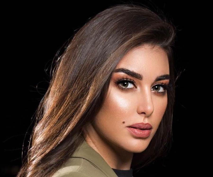 ياسمين صبري تستعرض جمالها بـ فستان أحمر