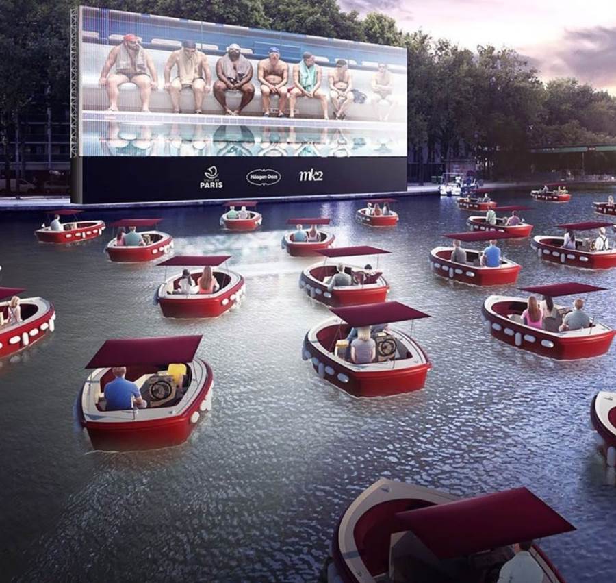  بالفيديو .. الفرنسيون يشاهدون الأفلام داخل نهر السين..!