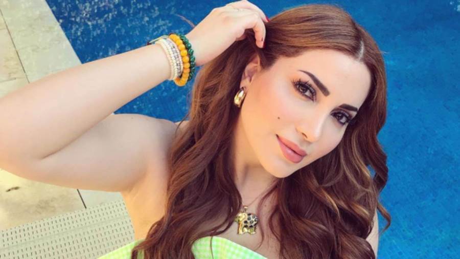 نسرين طافش تتألق بالفوشيا