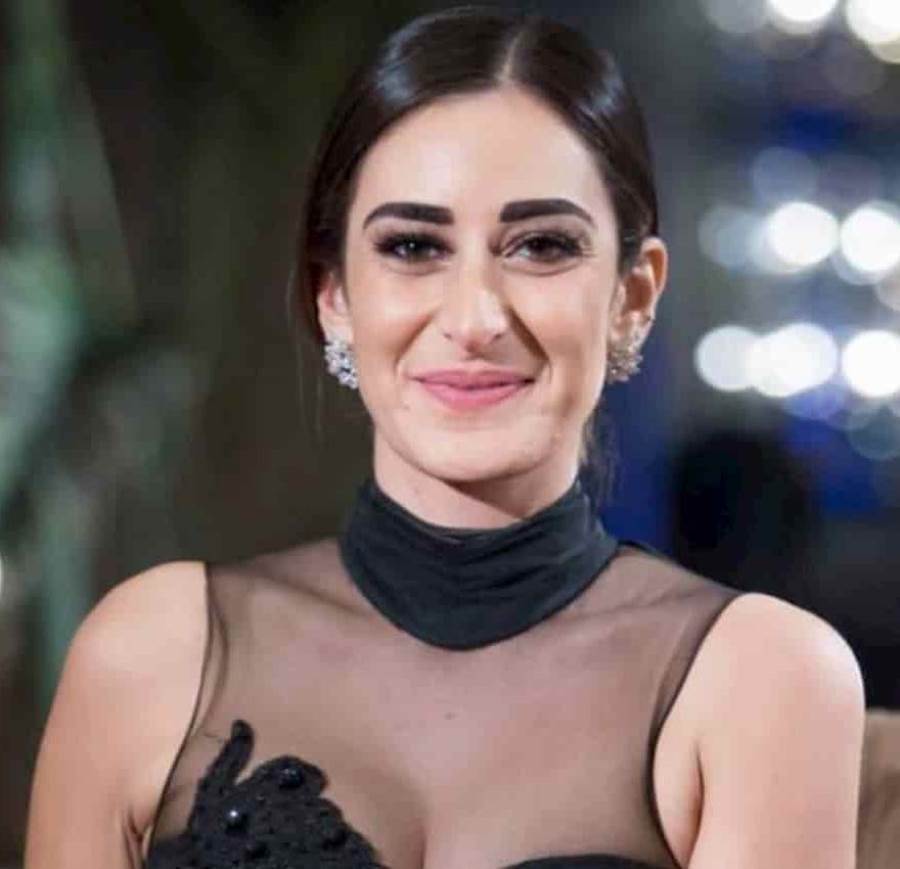 شاهد .. أمينة خليل  برفقة خطيبها وتامر حبيب في الساحل الشمالي