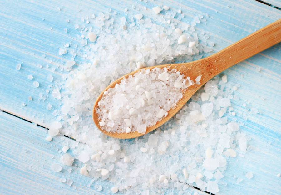الكثير من الملح فى طعامك يصيبك بهذه الأمراض .. تعرفي عليها