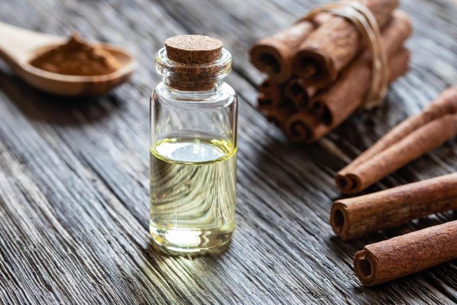 للحصول على بطن مسطح .. استخدمي زيت القرفة!