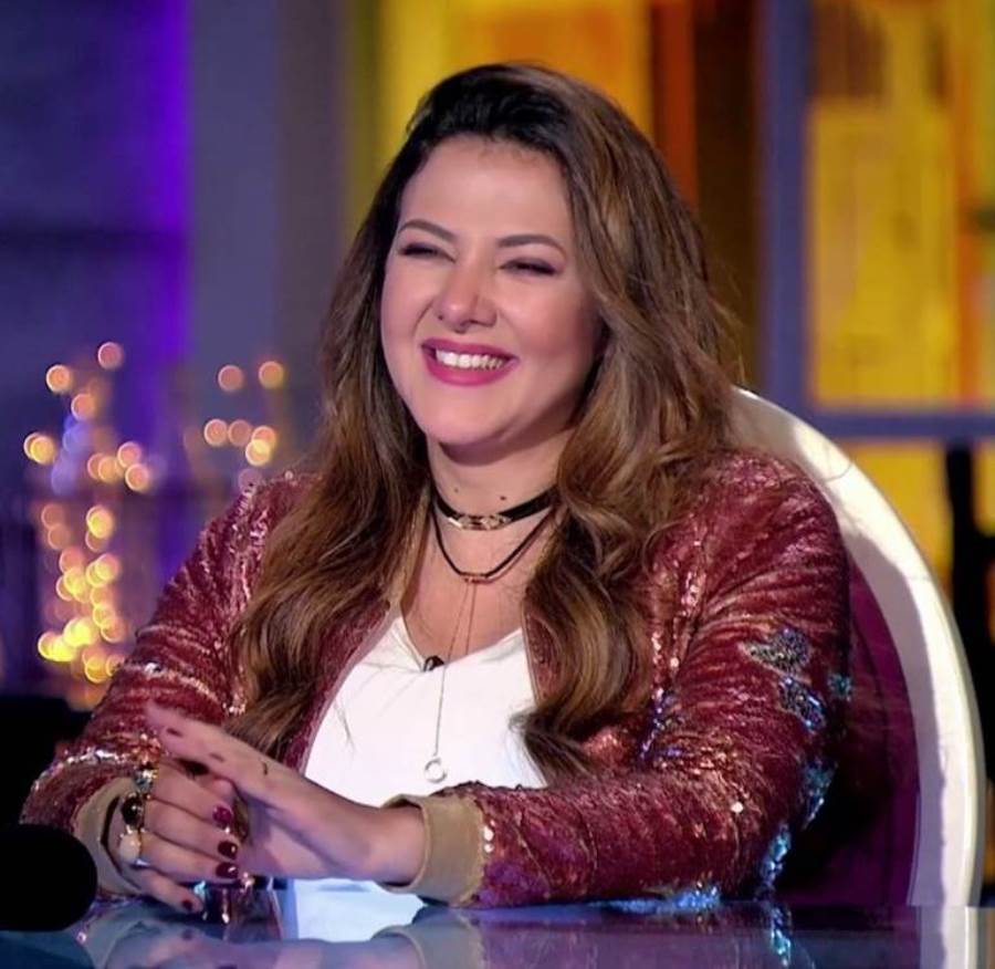 دنيا سمير غانم تتألق رفقة زوجها بإطلالة جذابة