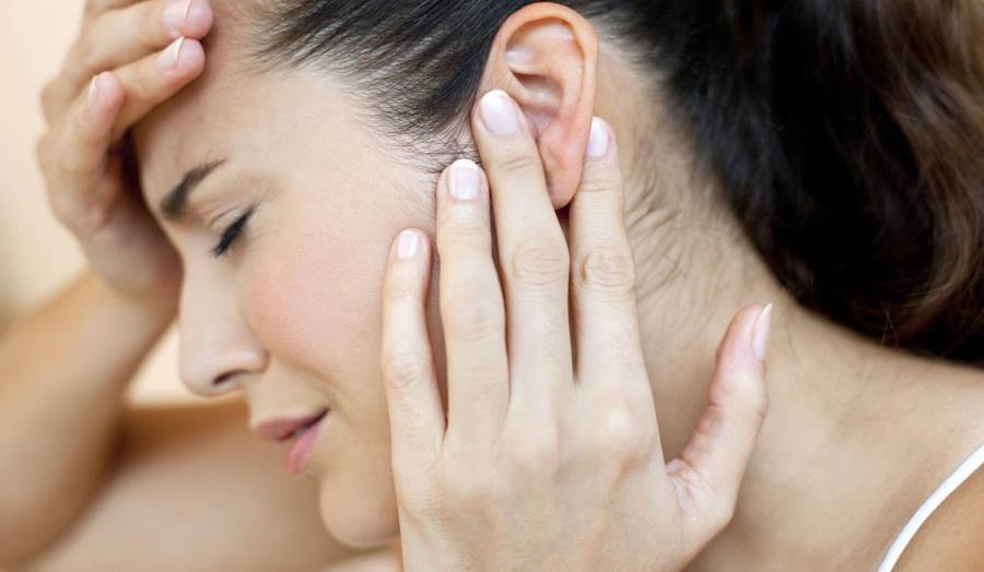 طنين الأذنين قد يكشف أنك تعانين من مشكلة خطرة .. تعرفي عليها