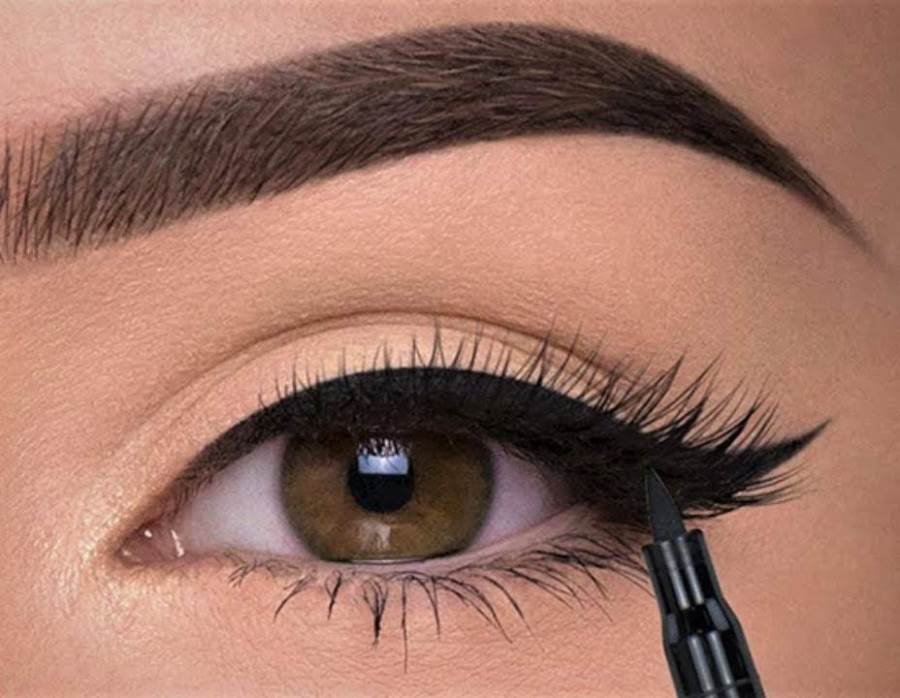 إحذري .. رسم الآيلاينر على زاوية عينك الداخلية هذا خطر
